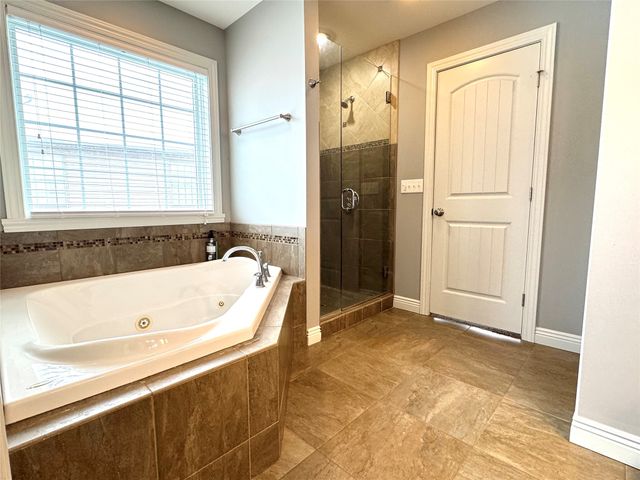 4385 STONE CREEK Drive, Erie, PA 16506