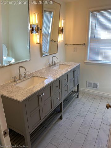 679 Oak avenue, Birmingham, MI 48009