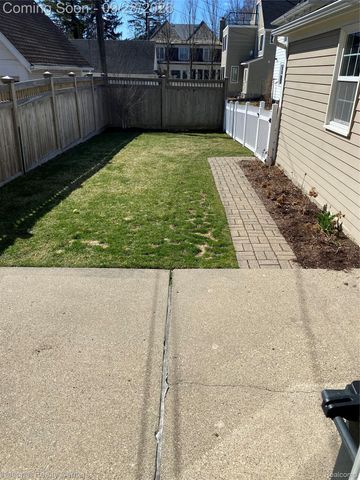 679 Oak avenue, Birmingham, MI 48009