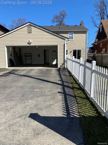 679 Oak avenue, Birmingham, MI 48009