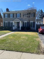 679 Oak avenue, Birmingham, MI 48009