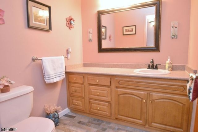 110 Castle Ridge Dr, East Hanover Twp., NJ 07936