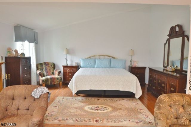 110 Castle Ridge Dr, East Hanover Twp., NJ 07936