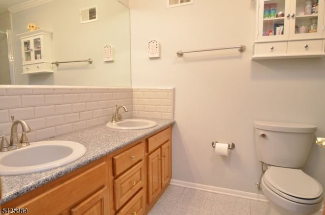 110 Castle Ridge Dr, East Hanover Twp., NJ 07936