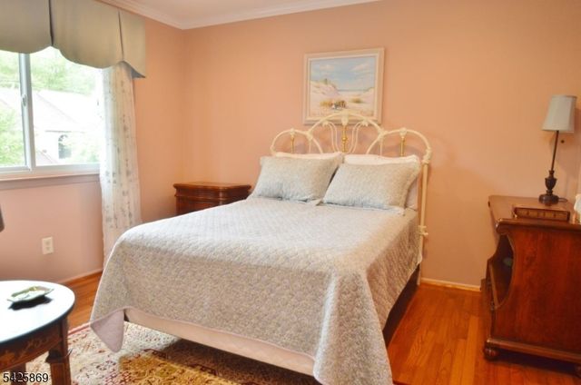 110 Castle Ridge Dr, East Hanover Twp., NJ 07936