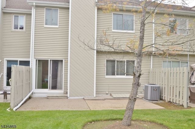 110 Castle Ridge Dr, East Hanover Twp., NJ 07936