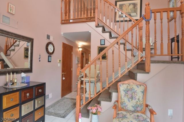 110 Castle Ridge Dr, East Hanover Twp., NJ 07936