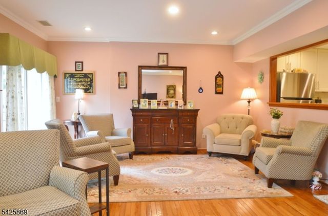 110 Castle Ridge Dr, East Hanover Twp., NJ 07936
