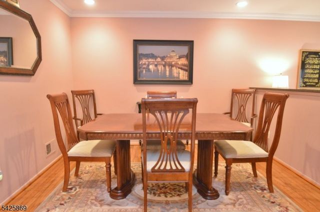 110 Castle Ridge Dr, East Hanover Twp., NJ 07936