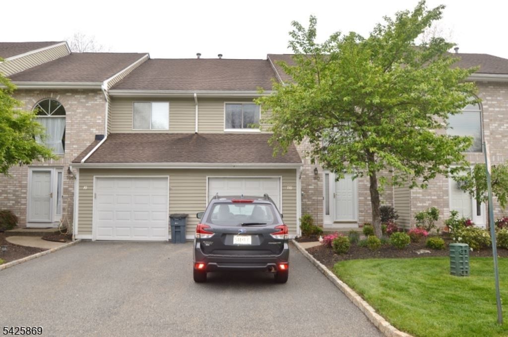 110 Castle Ridge Dr, East Hanover Twp., NJ 07936