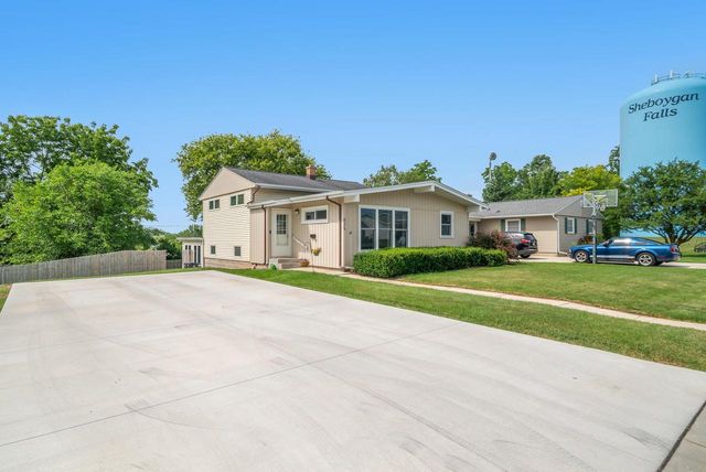 625 Western AVENUE, Sheboygan Falls, WI 53085