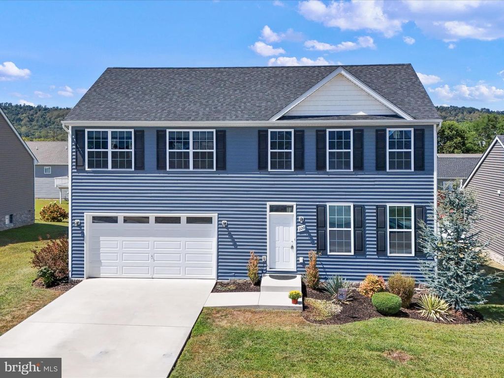 220 TOULOUSE LN, Martinsburg, WV 25403