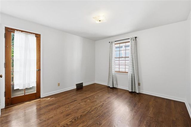 607 E 65th Street, Kansas City, MO 64131
