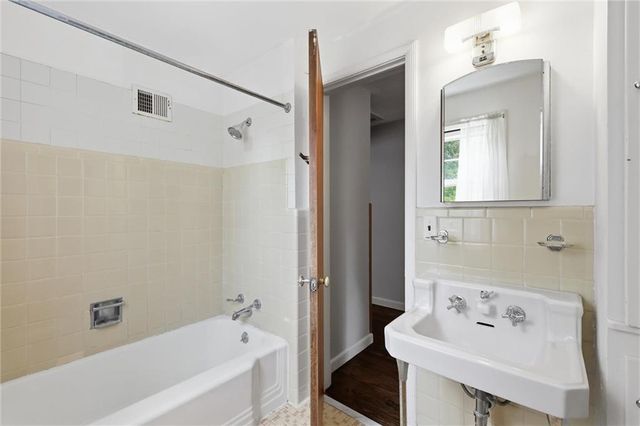 607 E 65th Street, Kansas City, MO 64131