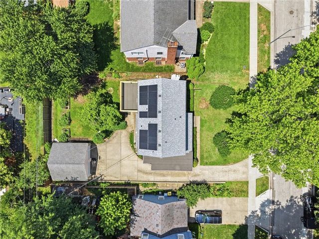 607 E 65th Street, Kansas City, MO 64131