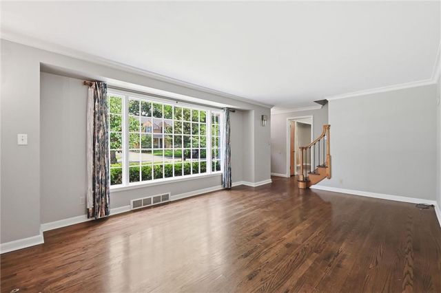 607 E 65th Street, Kansas City, MO 64131