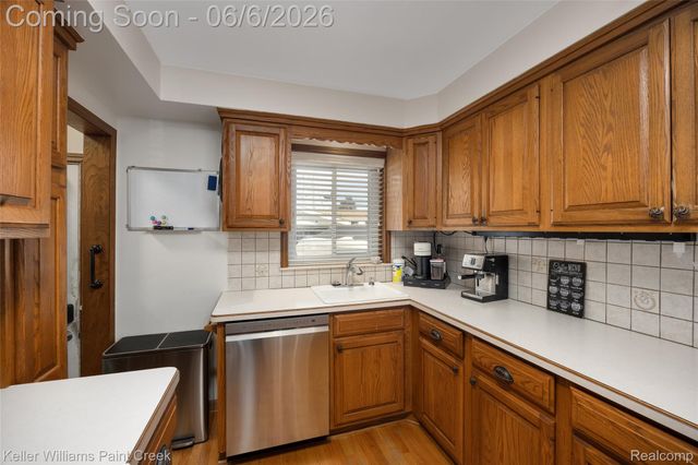 28606 Rockwood Street, St. Clair Shores, MI 48081