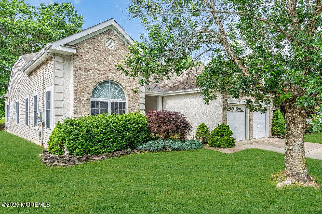 33 Pine Valley Road, Jackson, NJ 08527