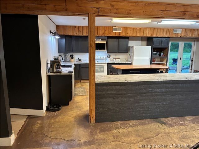 10609 Brownstown Road, Henryville, IN 47126