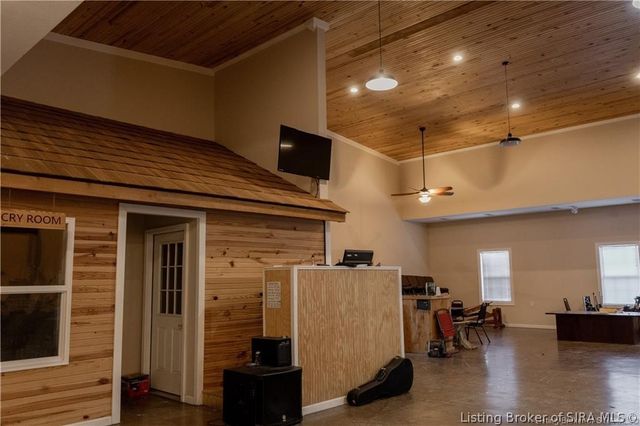 10609 Brownstown Road, Henryville, IN 47126