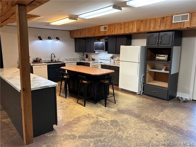 10609 Brownstown Road, Henryville, IN 47126