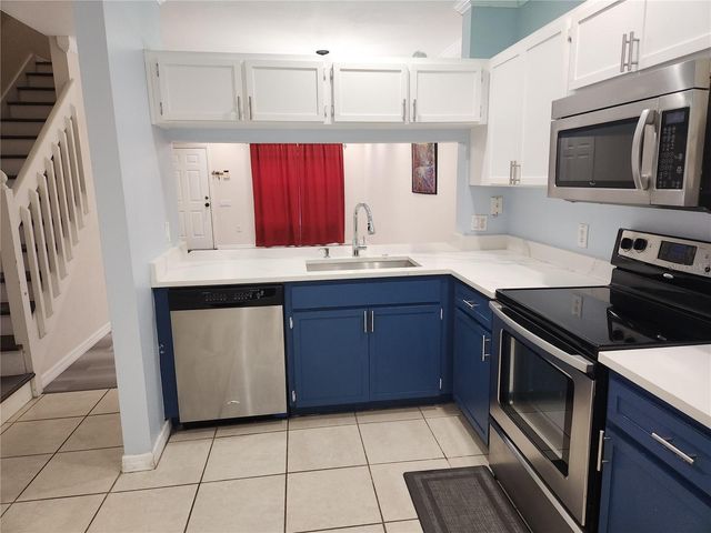 8637 HUNTERS KEY CIRCLE 8637, Tampa, FL 33647
