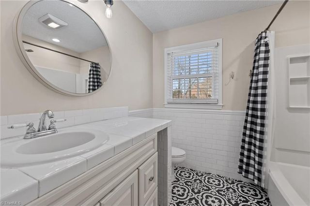 4902 Forest Oaks Drive, Greensboro, NC 27406