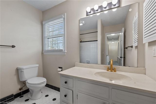 4902 Forest Oaks Drive, Greensboro, NC 27406