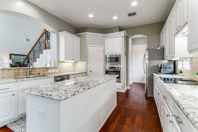 869 Winchester Drive, Lewisville, TX 75056