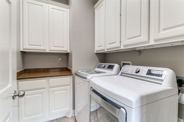 869 Winchester Drive, Lewisville, TX 75056