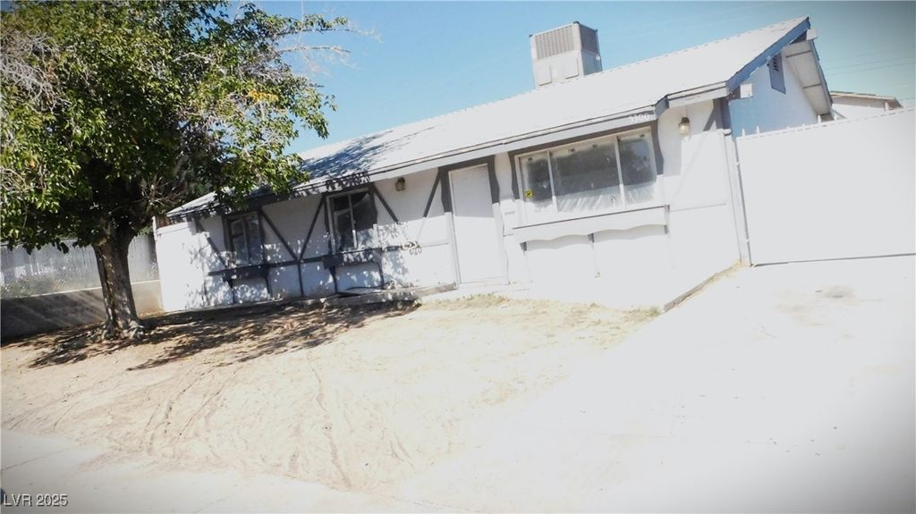 5300 Sugarfoot Avenue, Las Vegas, NV 89107
