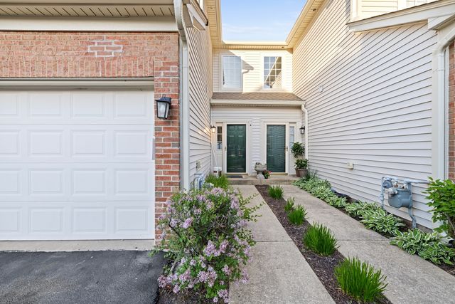 2247 Stoughton Drive, Aurora, IL 60502