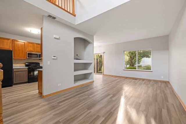 2247 Stoughton Drive, Aurora, IL 60502