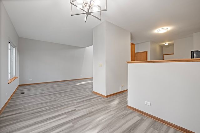 2247 Stoughton Drive, Aurora, IL 60502