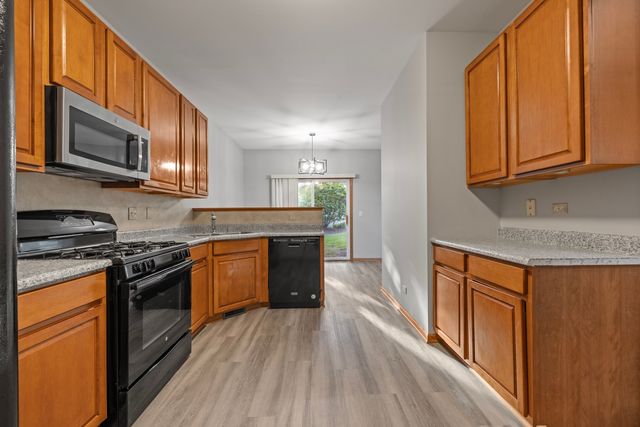 2247 Stoughton Drive, Aurora, IL 60502