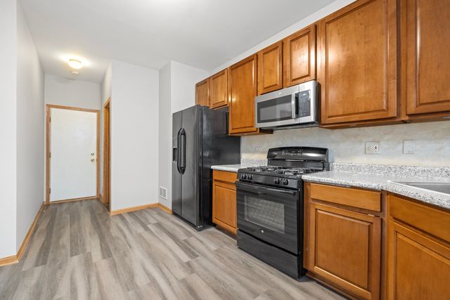 2247 Stoughton Drive, Aurora, IL 60502