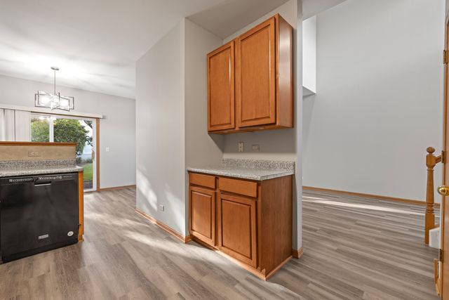 2247 Stoughton Drive, Aurora, IL 60502