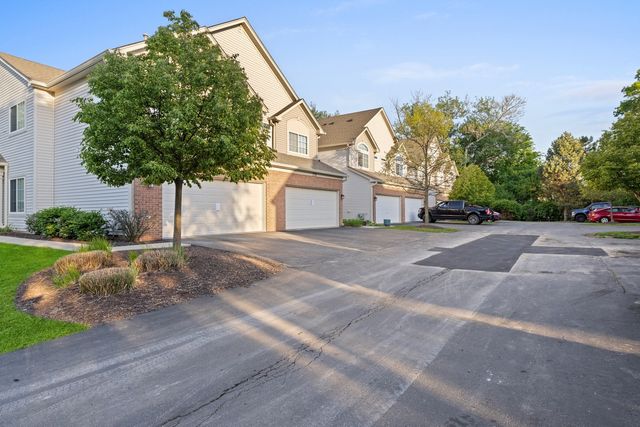 2247 Stoughton Drive, Aurora, IL 60502