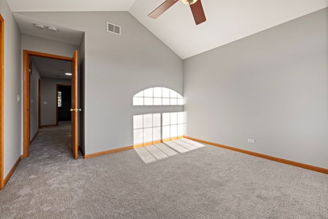 2247 Stoughton Drive, Aurora, IL 60502
