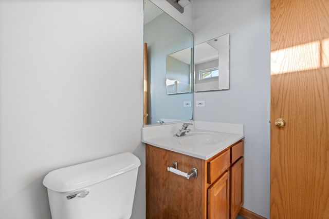 2247 Stoughton Drive, Aurora, IL 60502