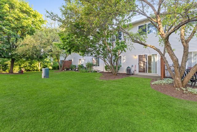2247 Stoughton Drive, Aurora, IL 60502
