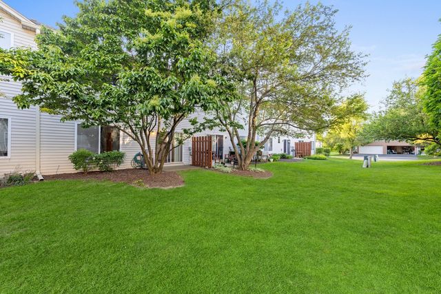 2247 Stoughton Drive, Aurora, IL 60502