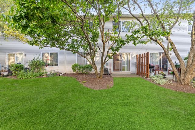 2247 Stoughton Drive, Aurora, IL 60502