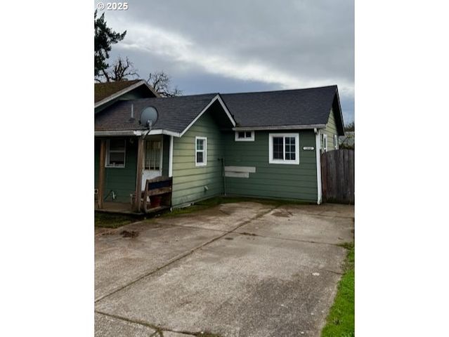 204 Sw WATER St, Sheridan, OR 97378