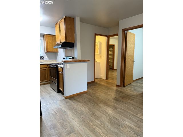 204 Sw WATER St, Sheridan, OR 97378