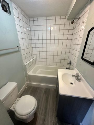 810 30th Avenue N, Minneapolis, MN 55411