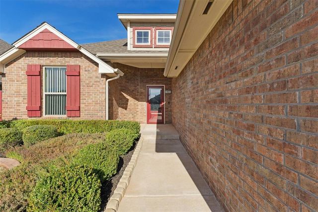 1025 NE 33rd Terrace, Moore, OK 73160