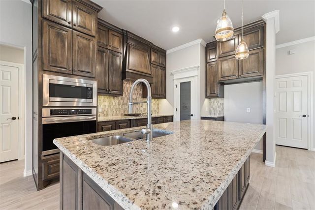 1025 NE 33rd Terrace, Moore, OK 73160