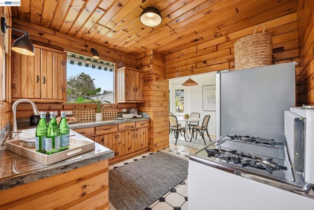 1420 Mound St, Alameda, CA 94501
