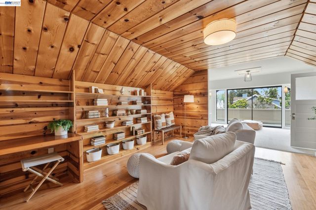 1420 Mound St, Alameda, CA 94501